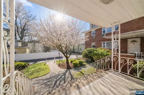 201 Oakdene Place Cliffside Park NJ 07010