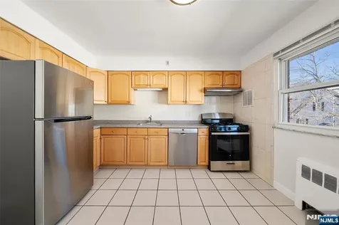 201 Oakdene Place Cliffside Park NJ 07010