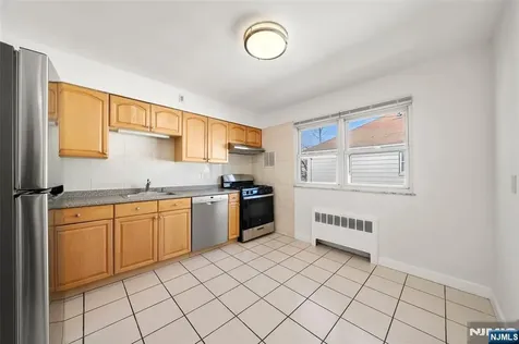 201 Oakdene Place Cliffside Park NJ 07010