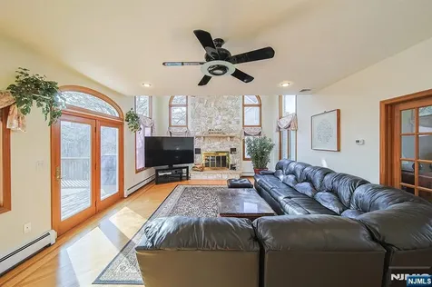 19 Dave Espie Way Wayne NJ 07470