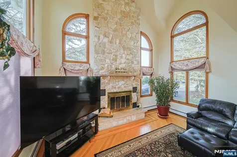19 Dave Espie Way Wayne NJ 07470