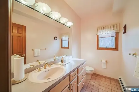 19 Dave Espie Way Wayne NJ 07470
