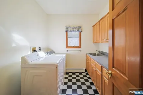 19 Dave Espie Way Wayne NJ 07470