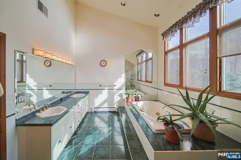 19 Dave Espie Way Wayne NJ 07470