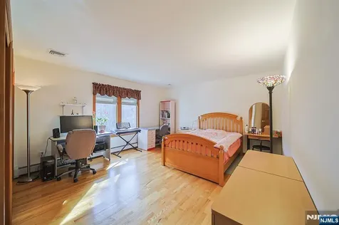 19 Dave Espie Way Wayne NJ 07470