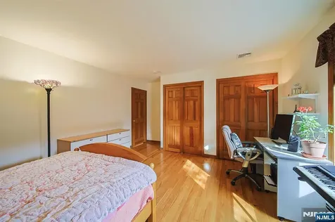 19 Dave Espie Way Wayne NJ 07470