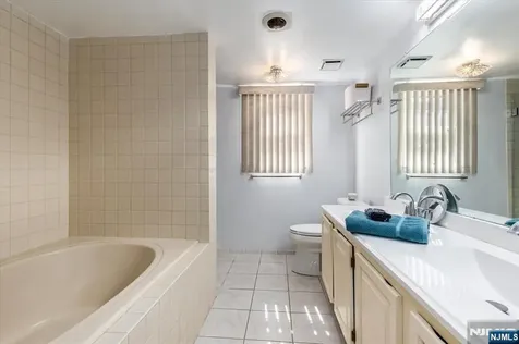 2 Crystal Lane Paterson NJ 07501