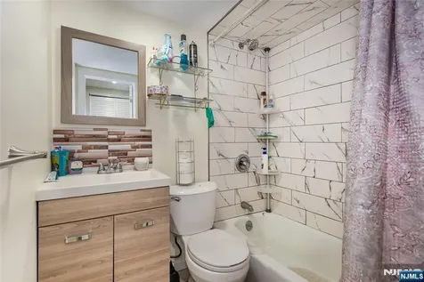 175 Hillside Avenue Bergenfield NJ 07621
