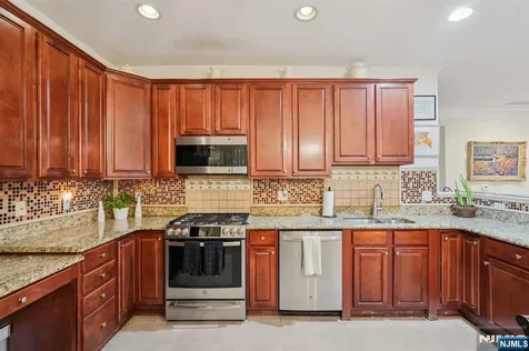 5203 Warrens Way Wanaque NJ 07465