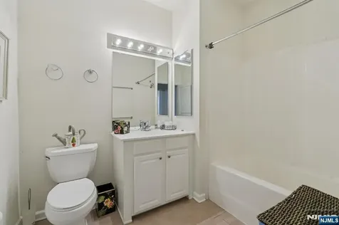 5203 Warrens Way Wanaque NJ 07465