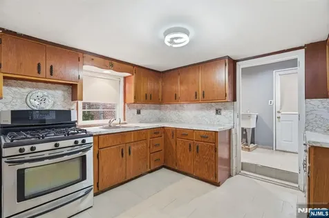 49 New Brier Lane Clifton NJ 07012
