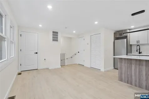 369 Hops Lane Secaucus NJ 07094
