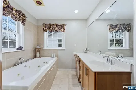 260 Hamilton Road Teaneck NJ 07666