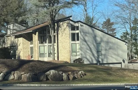 22 Post Lane Livingston NJ 07039