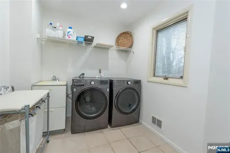 22 Post Lane Livingston NJ 07039