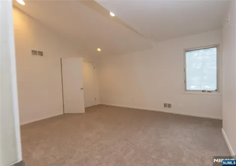 22 Post Lane Livingston NJ 07039
