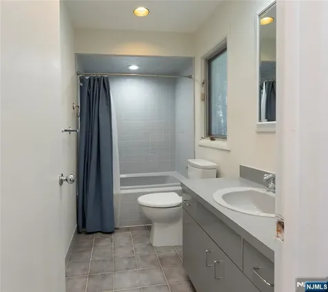 22 Post Lane Livingston NJ 07039