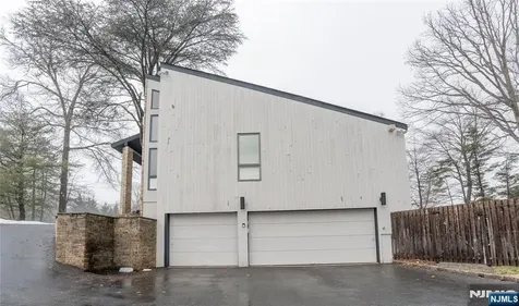 22 Post Lane Livingston NJ 07039