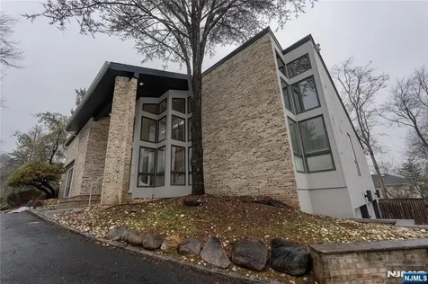 22 Post Lane Livingston NJ 07039