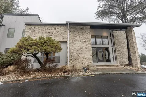 22 Post Lane Livingston NJ 07039