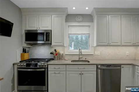 8 Edgewood Avenue Wyckoff NJ 07481