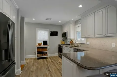 8 Edgewood Avenue Wyckoff NJ 07481