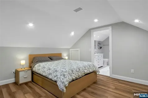 8 Edgewood Avenue Wyckoff NJ 07481