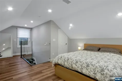 8 Edgewood Avenue Wyckoff NJ 07481