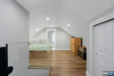 8 Edgewood Avenue Wyckoff NJ 07481