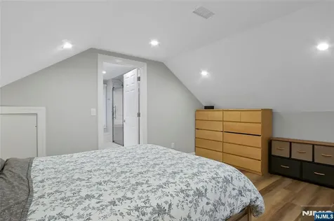8 Edgewood Avenue Wyckoff NJ 07481
