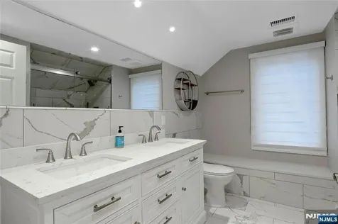 8 Edgewood Avenue Wyckoff NJ 07481