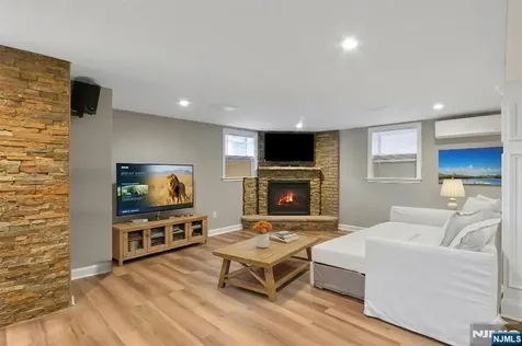 8 Edgewood Avenue Wyckoff NJ 07481