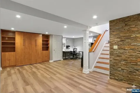 8 Edgewood Avenue Wyckoff NJ 07481
