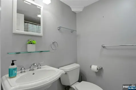 8 Edgewood Avenue Wyckoff NJ 07481