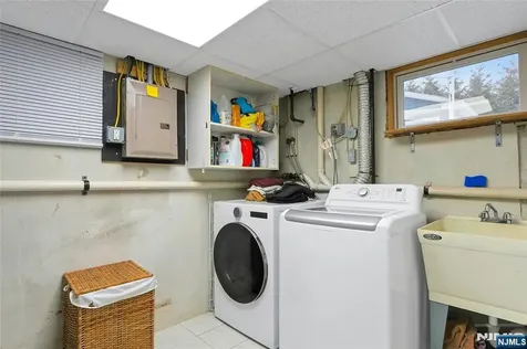 8 Edgewood Avenue Wyckoff NJ 07481