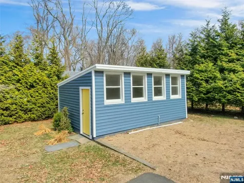 8 Edgewood Avenue Wyckoff NJ 07481