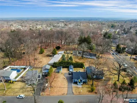 8 Edgewood Avenue Wyckoff NJ 07481
