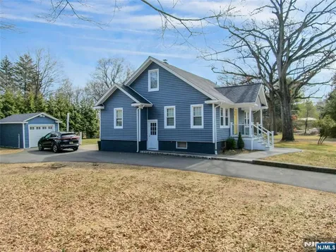 8 Edgewood Avenue Wyckoff NJ 07481