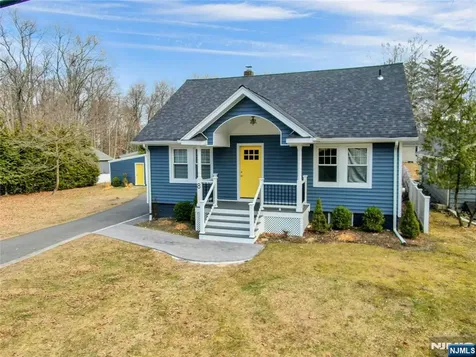 8 Edgewood Avenue Wyckoff NJ 07481
