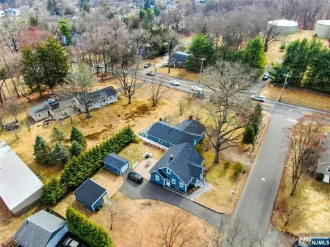 8 Edgewood Avenue Wyckoff NJ 07481