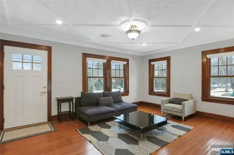 8 Edgewood Avenue Wyckoff NJ 07481