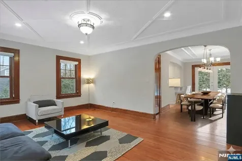 8 Edgewood Avenue Wyckoff NJ 07481