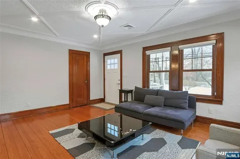 8 Edgewood Avenue Wyckoff NJ 07481