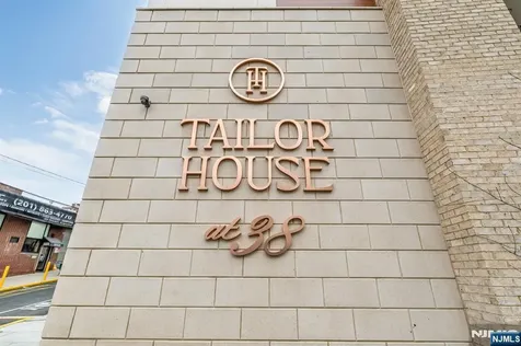 649 38th Street Union City NJ 07087