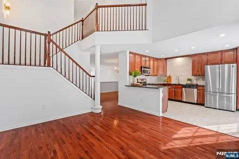 26 Birchwood Lane North Haledon NJ 07508