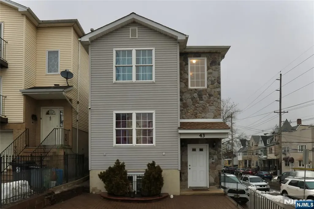 43 2nd Avenue Newark NJ 07104