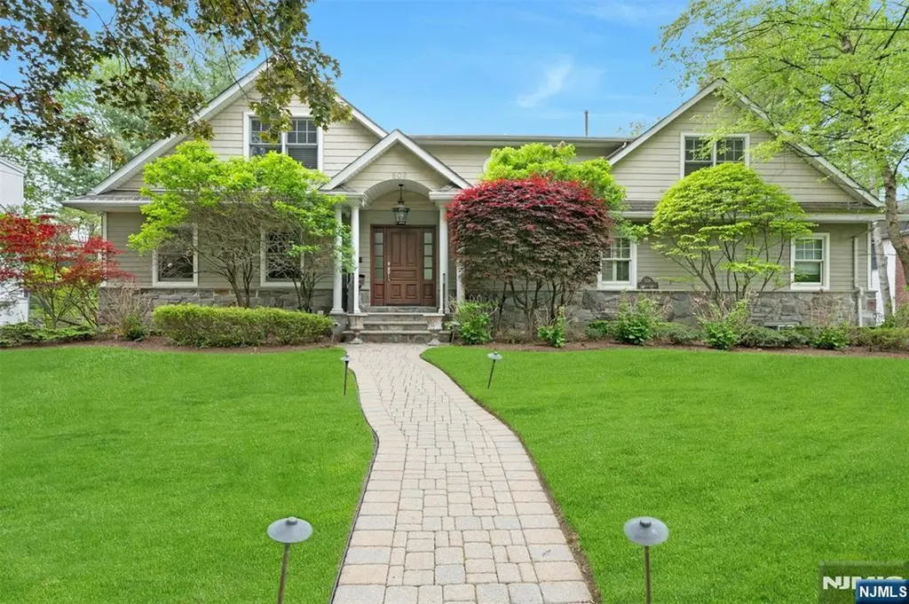 506 Sunderland Road Teaneck NJ 07666