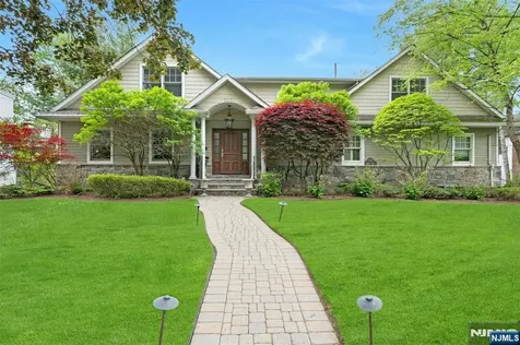 506 Sunderland Road Teaneck NJ 07666