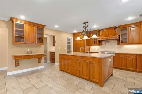 506 Sunderland Road Teaneck NJ 07666