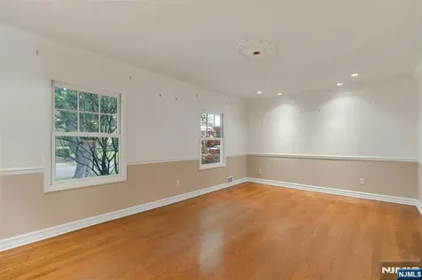 506 Sunderland Road Teaneck NJ 07666